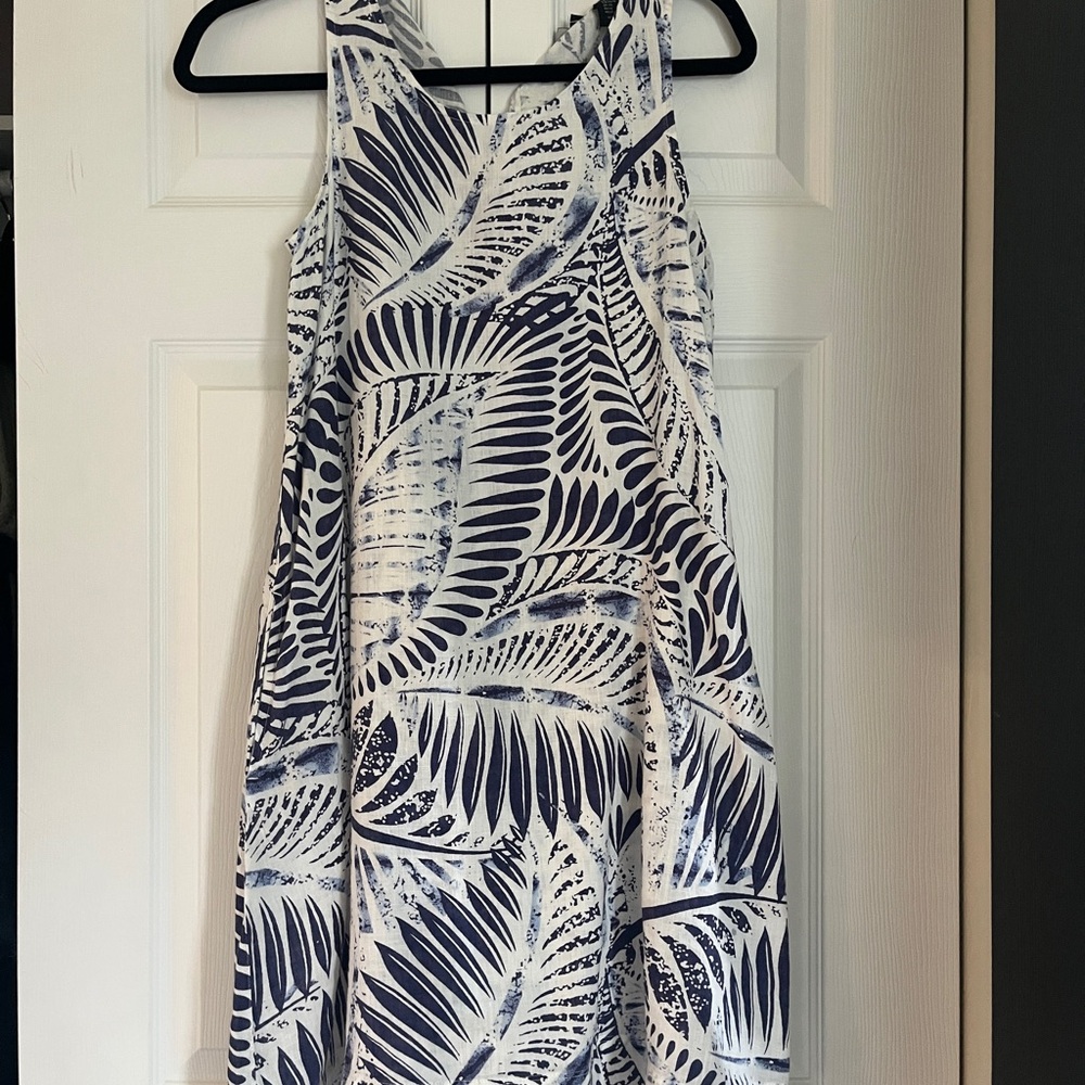 Elegant Blue and White Leaf Print Dress